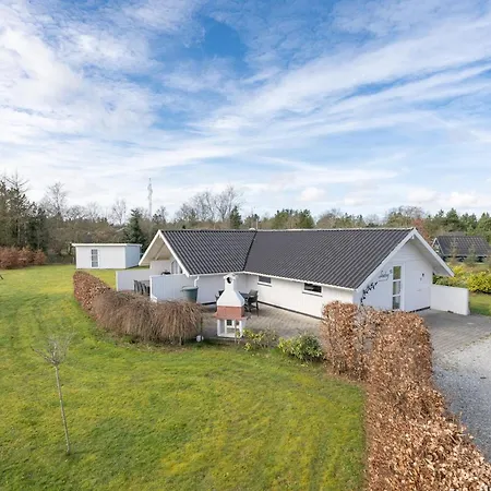 Edvardsine - 12km From The Sea By Interhome *