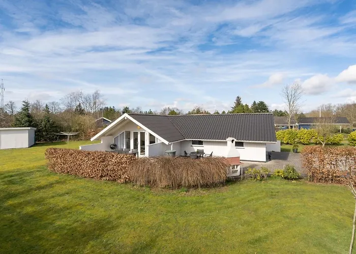 Edvardsine - 12km From The Sea By Interhome